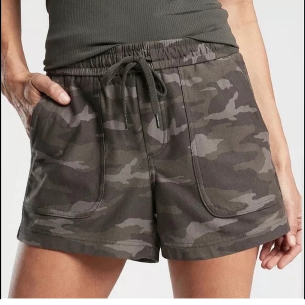 Athleta camo farallon short Sz 14